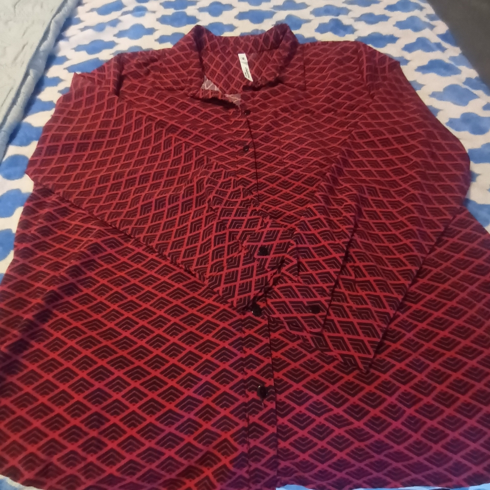 NY Collection Red and Black Diamond Pattern Blouse